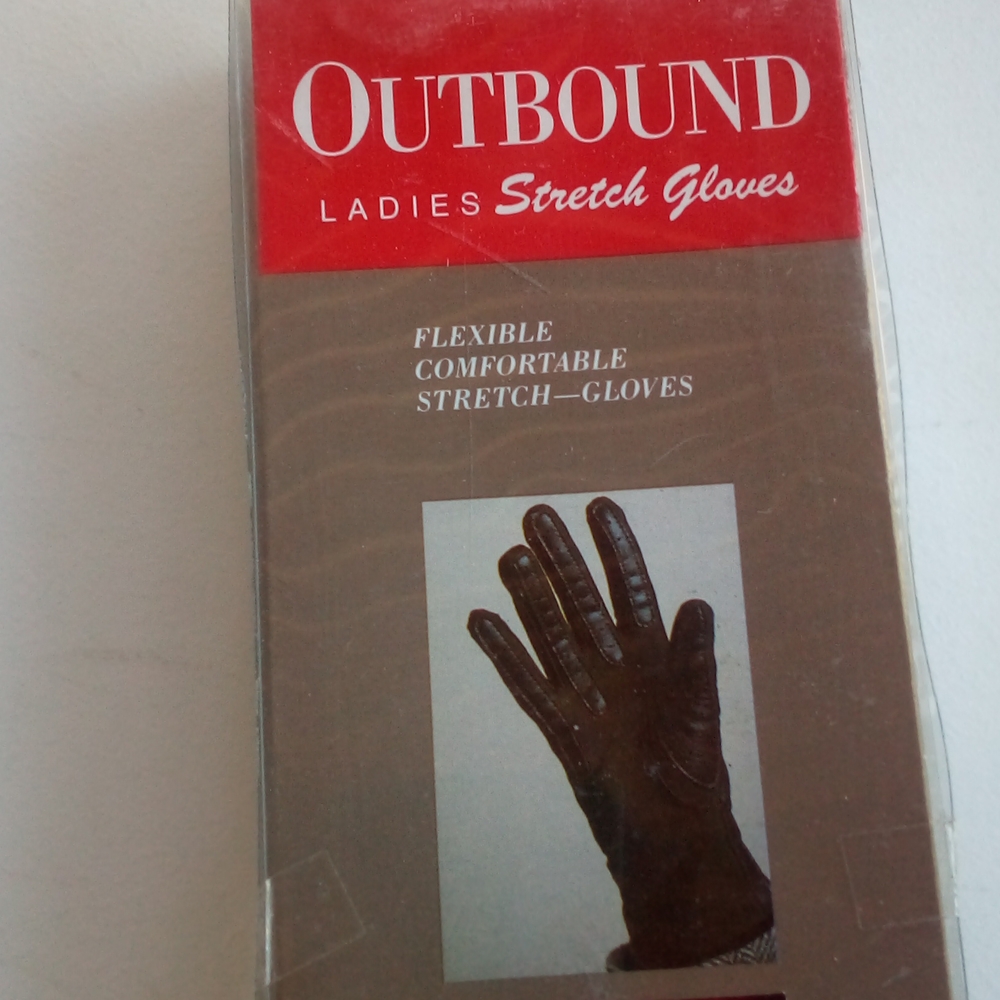 Outbound Ladies Stretch Gloves in Red ♥️ - Picture 4 of 7